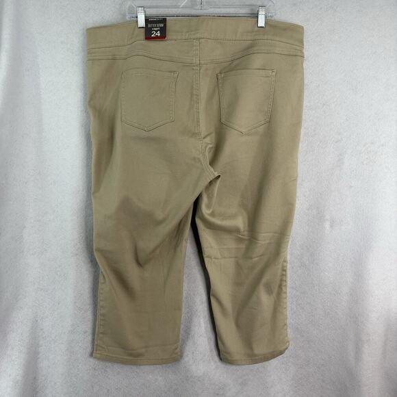 Avenue Women’s Plus Size 24 Khaki Butter Denim Capri Pull On Pants NWT Comfort - Picture 3 of 8